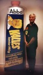 "Kalles kaviar" Vinyl på cellplast, 180 cm hög (+ mamma, normalstor!) Abba Seafood AB, 1997