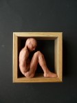"Man 23", lufttorkad lera i låda av ek, 2008