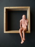 "Man 24", lufttorkad lera i låda av ek, 2008